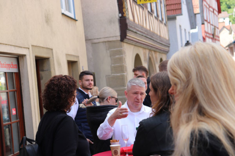 Zahlreiche Besucher bei der Eröffnungsfeier