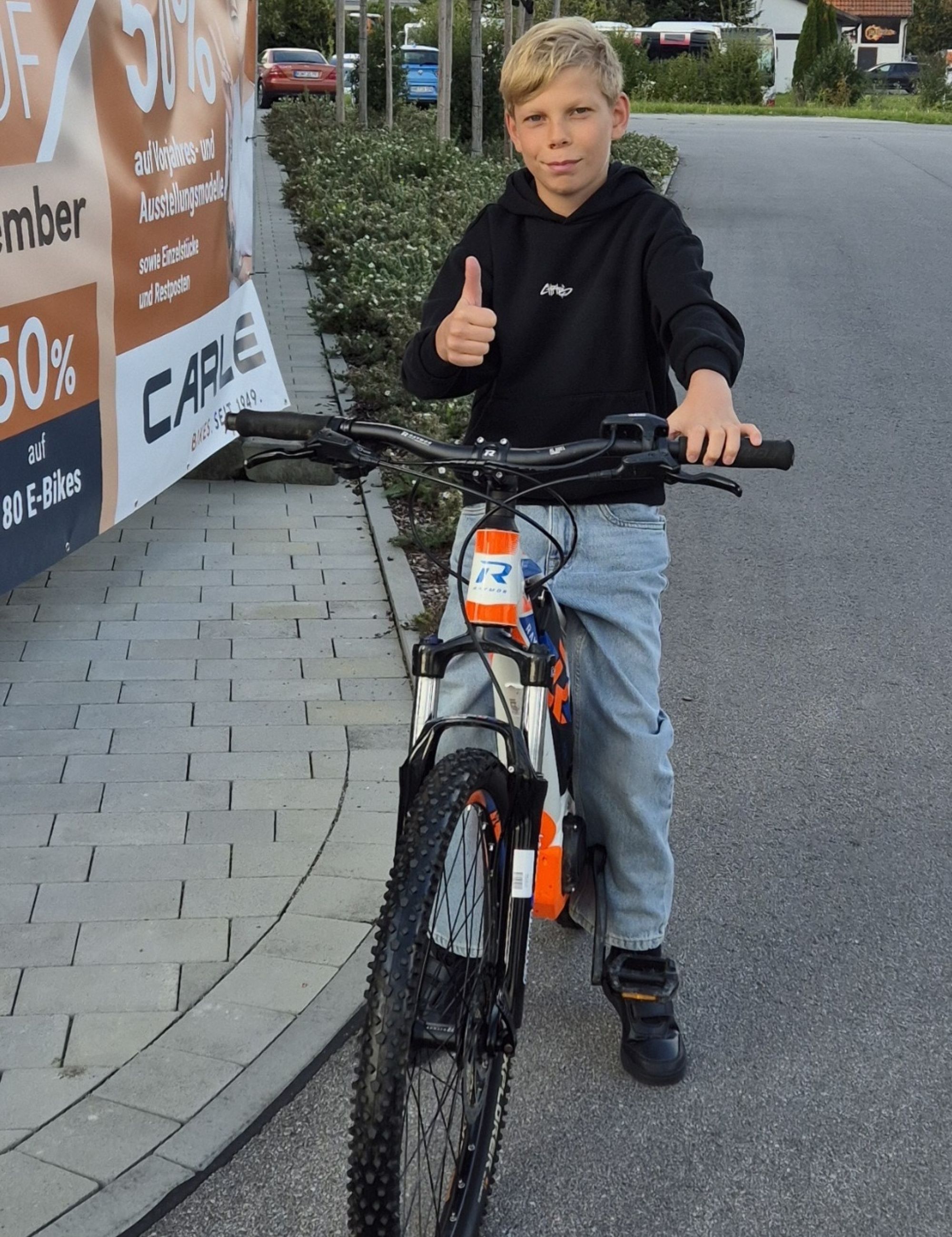 Collin auf einem E-Bike