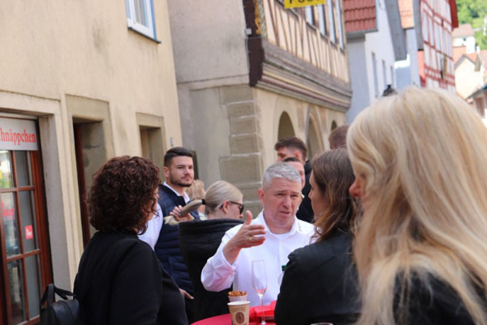 Zahlreiche Besucher bei der Eröffnungsfeier