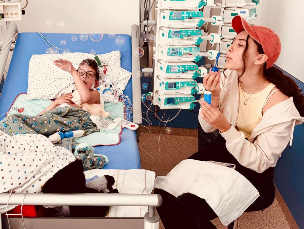 Henri und seine Schwester im Krankenhaus