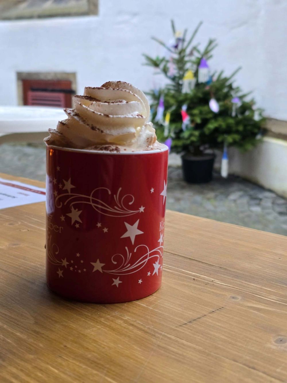 Heiße Schokolade mit Sahne