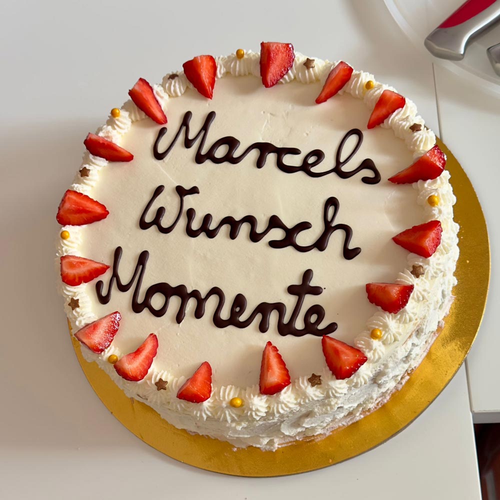 Kuchen mit Schokoschrift Marcels Wunschmomente