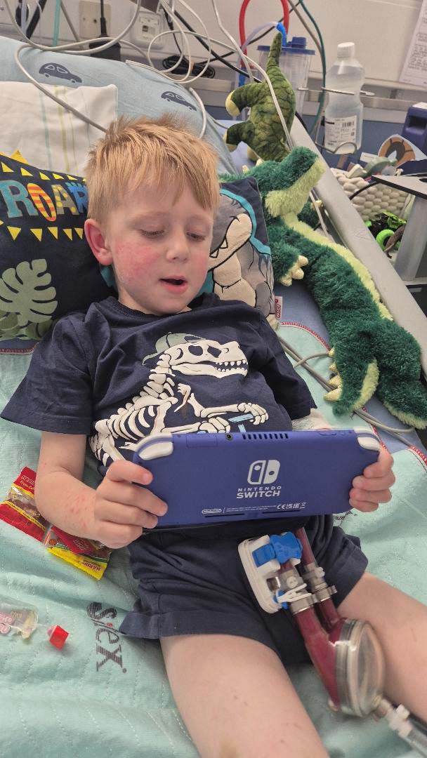 Nintendo Switch Lite für Elias im Krankenhaus