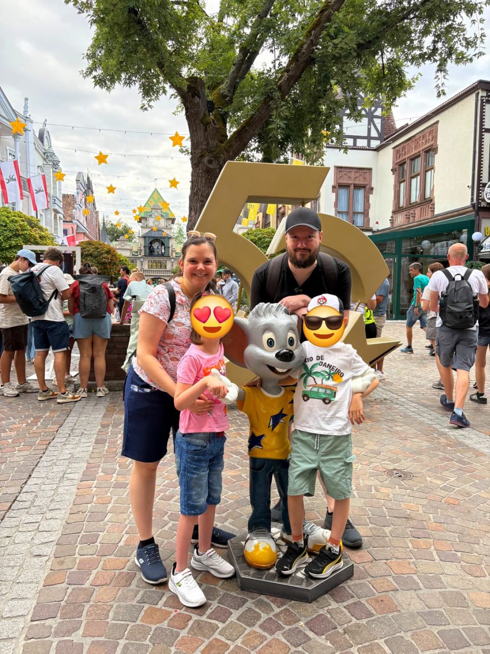 Sophia und ihre Familie im Europapark