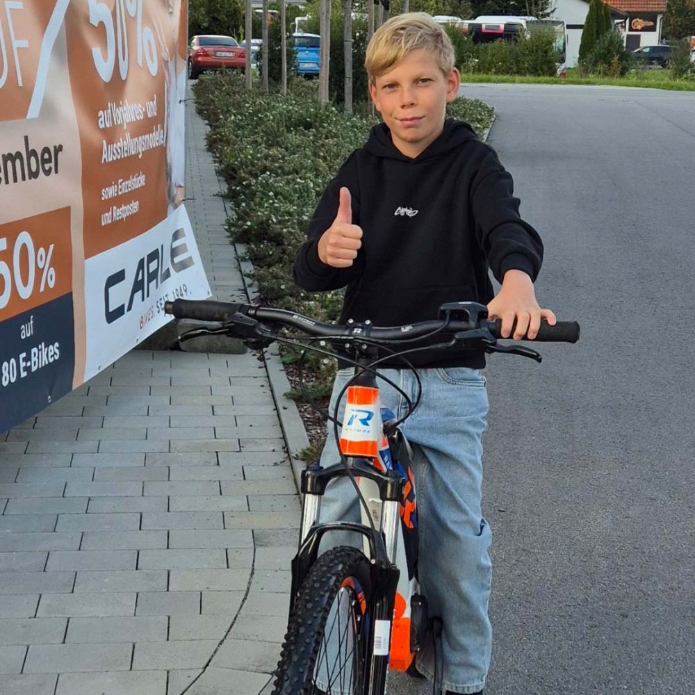 Collin auf einem E-Bike