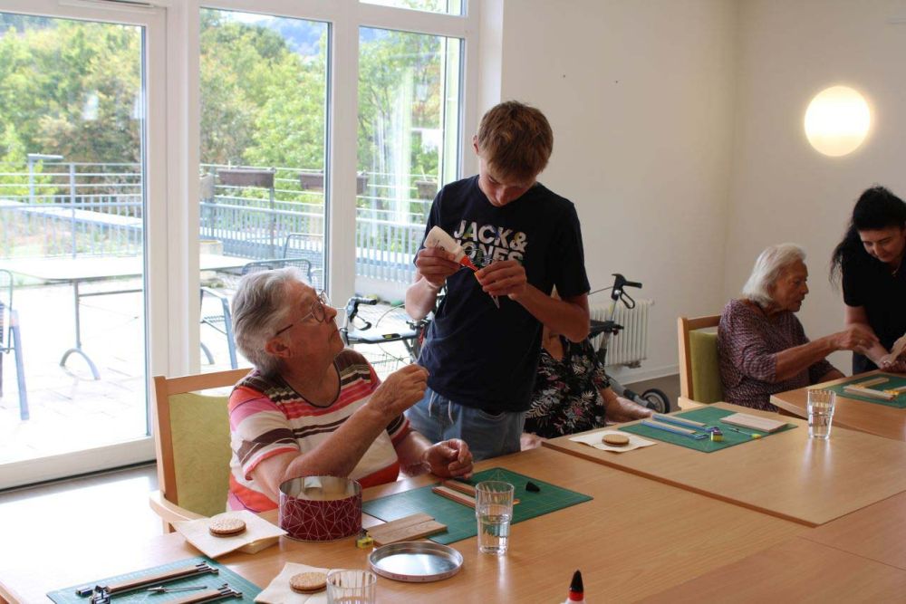 Basteln im Altenheim
