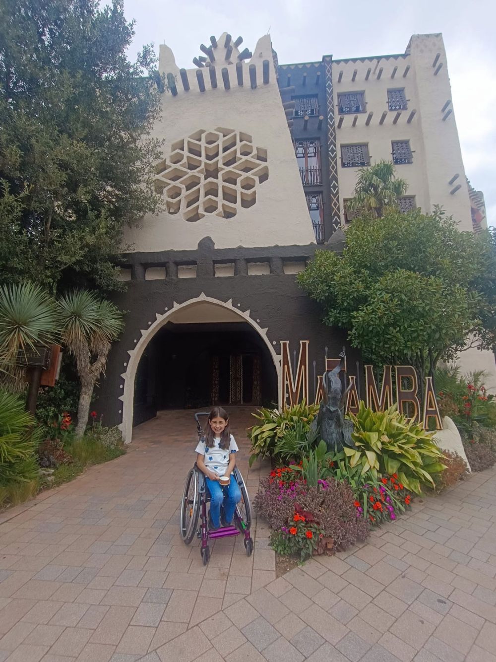 Cemre-Ela im Phantasialand